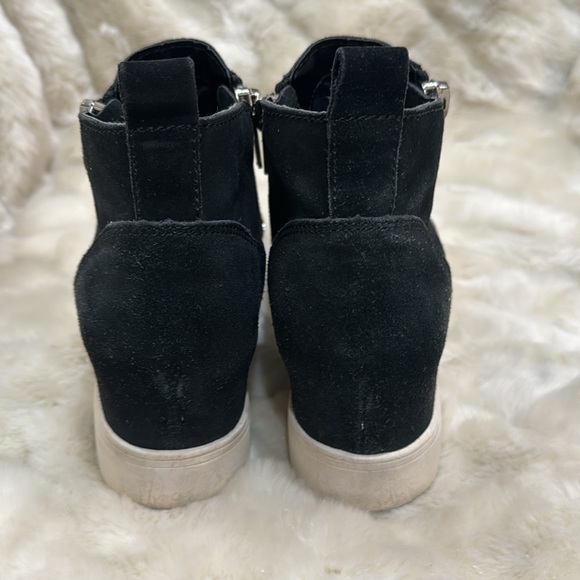 Steve Madden black suede short boots. - Picture 5 of 9